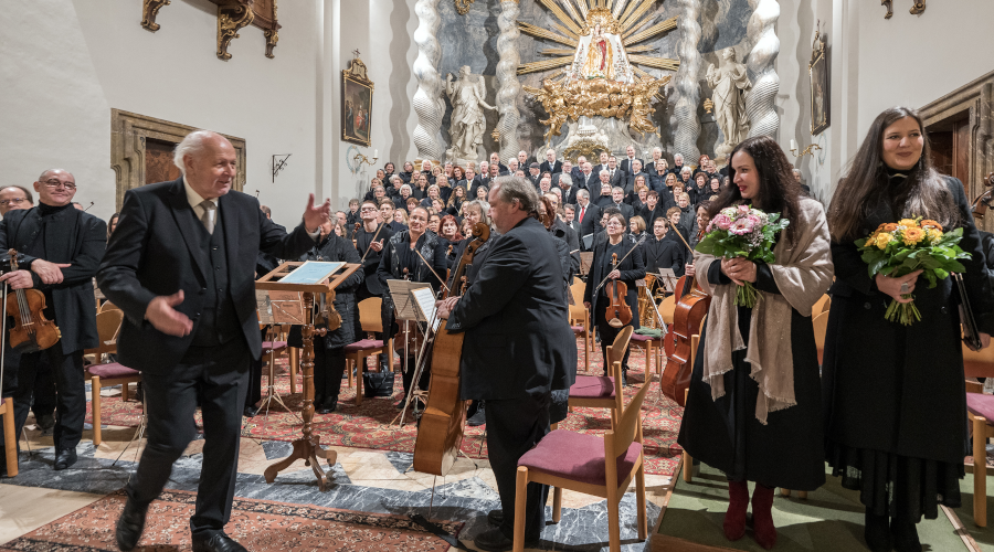 Herbstkonzert 2024: Schlussapplaus für Orchester und Solisten
